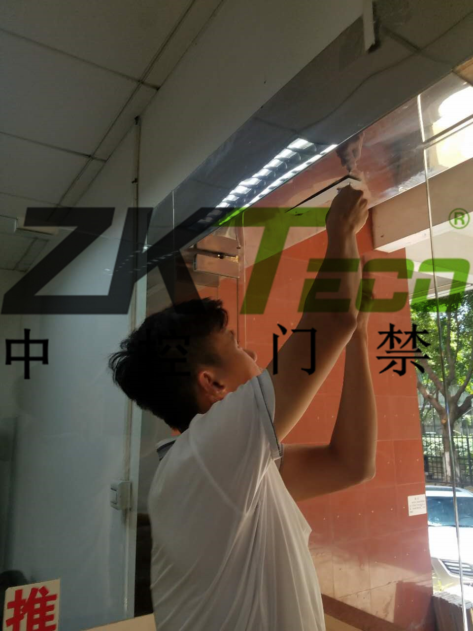 中控门禁公司在安装门禁锁